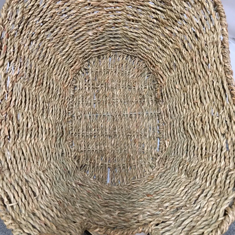 Woven Seagrass Basket Unisex Medium Natural Tan Oval Storage Handle Cottagecore